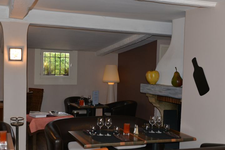 La salle du restaurant du Blanc Manger à la Colle-sur-Loup.