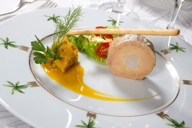 Ballottine de foie gras de canard aux noix de Saint-Jacques, chutney d’ananas et fruits de la passion, de Sébastien Mottin