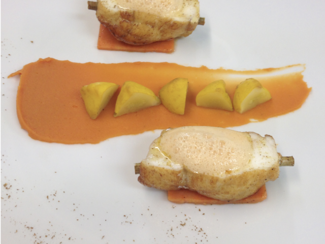 Lotte rôtie piquée de fenouil, patate douce aux épices, pâtissons acidulés de Thierry Molinengo