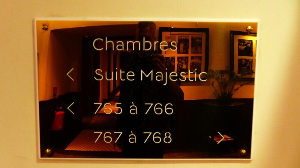 Nul ne connaît l'escalier dérobé qui mène au toit sauf le personnel...