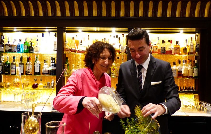 Mikuy aime bien mettre la main à la pâte...