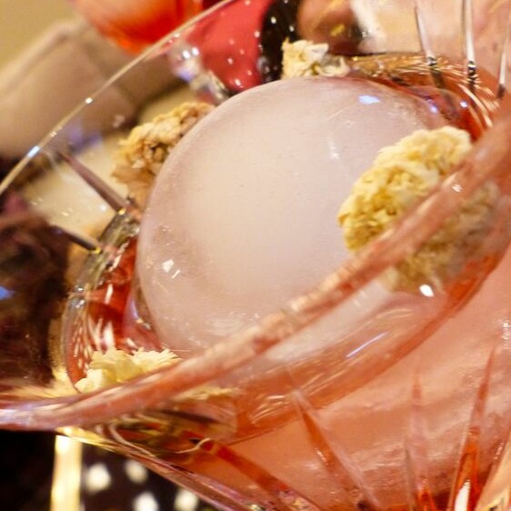 Le cocktail d'Emanuele Balestra que j'ai bu et son glaçon sphérique "maison" parfait pour les cocktails...