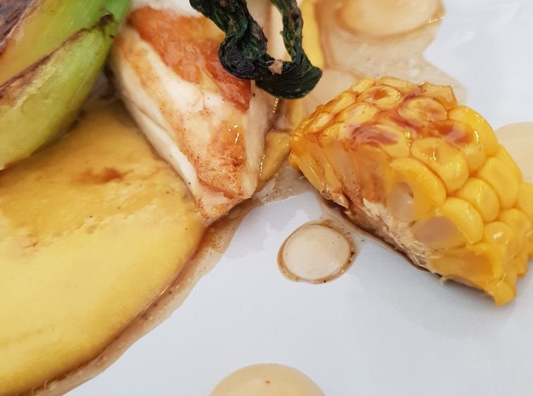 Volaille fermière au pécorino, crème de maïs poêlés, jus tranché à l’huile de coco...