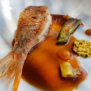 Rouget de roche variétés de courgettes Auda, condiment abricot-safran, jus carnassier... Le Relais des Moines - Sébastien Sanjou - A table !