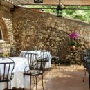 La terrasse ombragée Une belle adresse : le Relais des Moines, la table de Sébastien Sanjou, ambiance