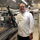 Le chef prend son pied en cuisine !